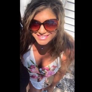 Meet your Posher, Dee